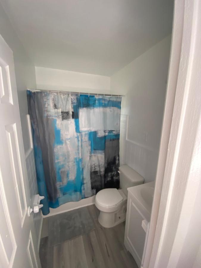 Uptown Inn & Suites Сейнт Питърсбърг Екстериор снимка