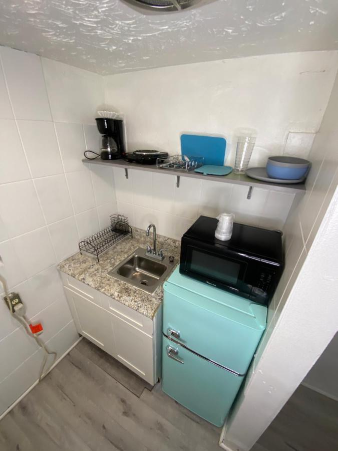 Uptown Inn & Suites Сейнт Питърсбърг Екстериор снимка