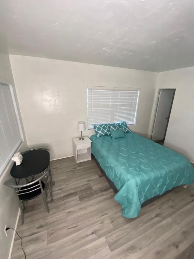 Uptown Inn & Suites Сейнт Питърсбърг Екстериор снимка