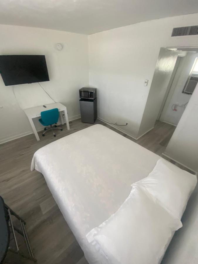 Uptown Inn & Suites Сейнт Питърсбърг Екстериор снимка