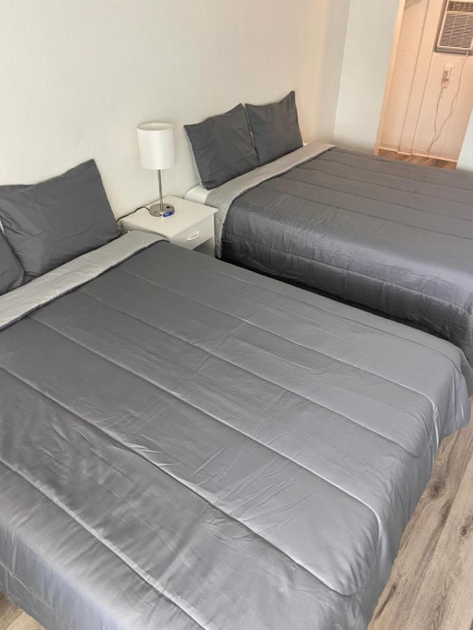 Uptown Inn & Suites Сейнт Питърсбърг Екстериор снимка